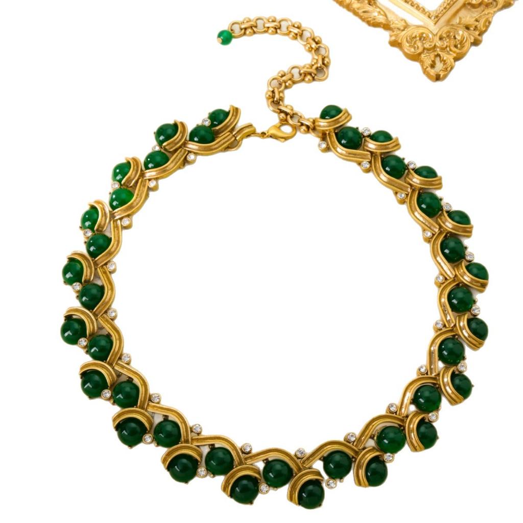 Medieval Vintage Elegant Vintage Emerald Necklace Court Pendant Wave Set With Diamonds Green Gemstone