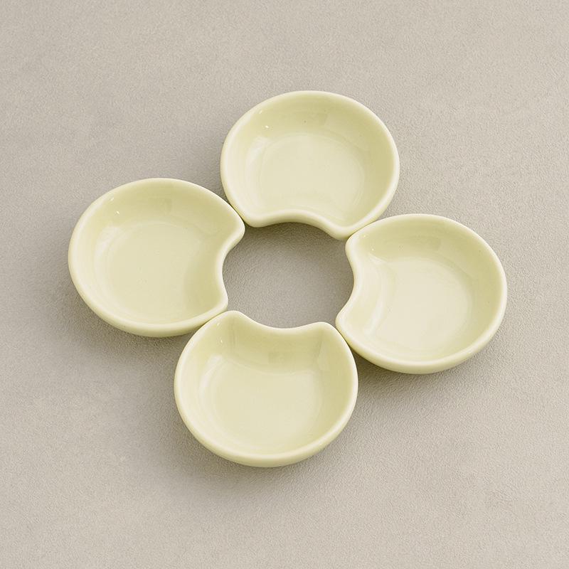 **Custard Green Cat Face Dehua Ceramic Condiment Dish 25ml - Perfect for Dipping Sauces, Soy Sauce, or Vinegar**