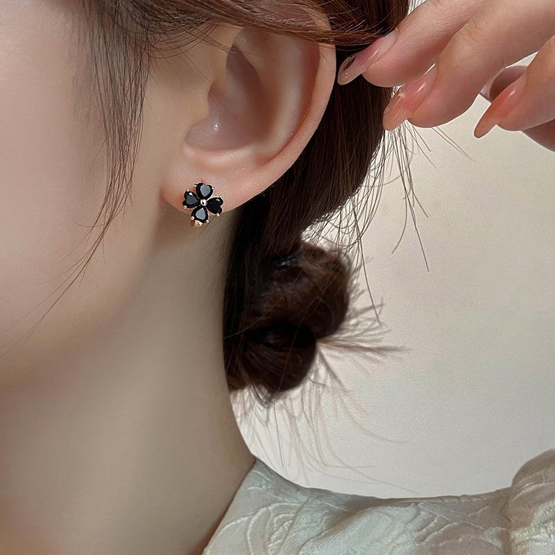 Korean Black Four-Leaf Flower Luxury Earrings