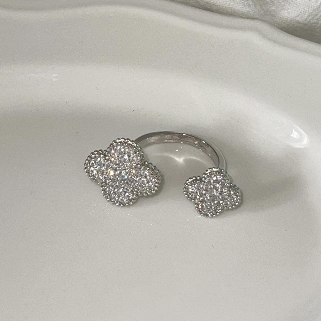 Inel Trifoi cu Patru Foi pentru Femei: Lux Subtil, Calitate High-End, Rezistent la Decolorare, Inel de Deget Simplu și Versatil