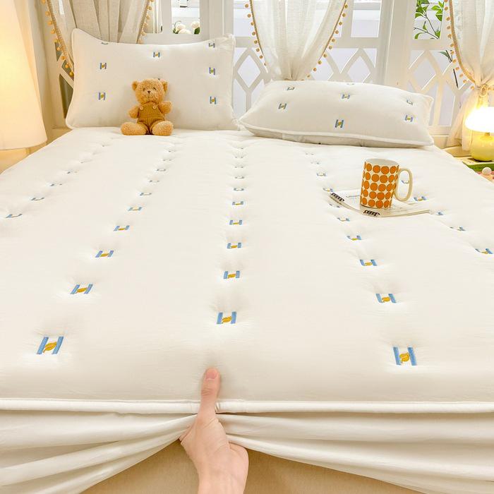 Xinjiang Cotton Quilted Breathable Fitted Sheet & Mattress Protector