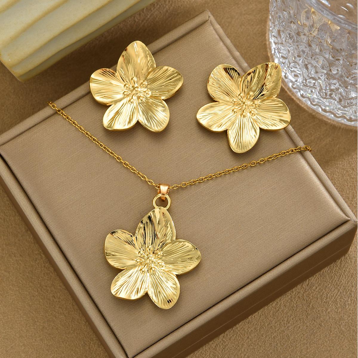 

3pcs Stainless Steel French Vintage Flower Jewelry Set for Women Fashion Exaggerated Necklace Earrings Jewelry Set Daily Gifts