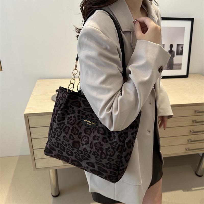 2025 Autumn New Korean Version Large-capacity Tote Bag Women's Fashion Simple Leopard Print Commuter Temperament Shoulder Armpit Bag