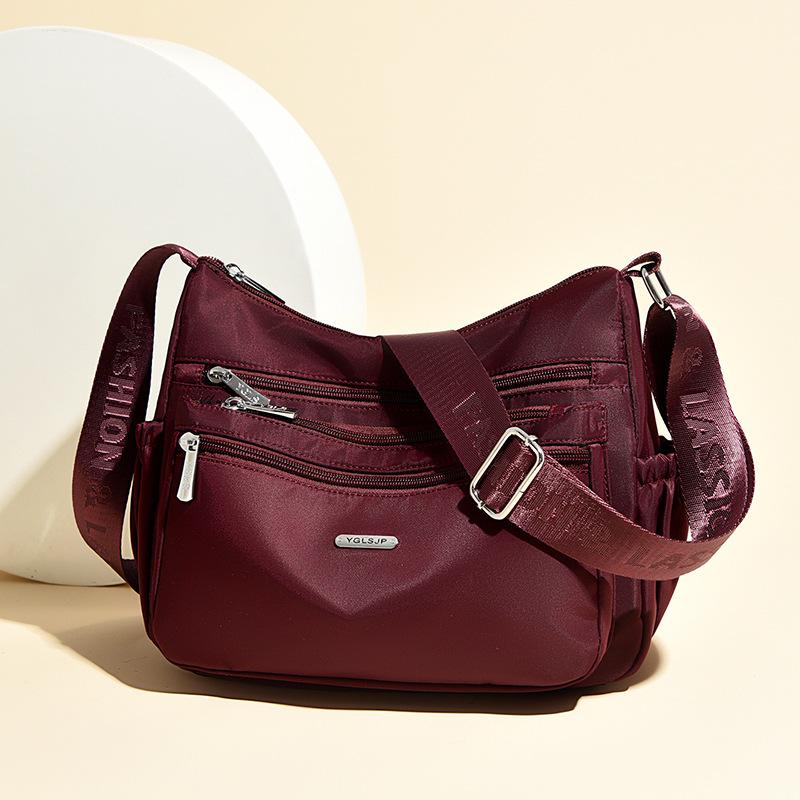 Middle-aged Mother Baoyang's Elegant and Simple Commuter Shoulder Bag
