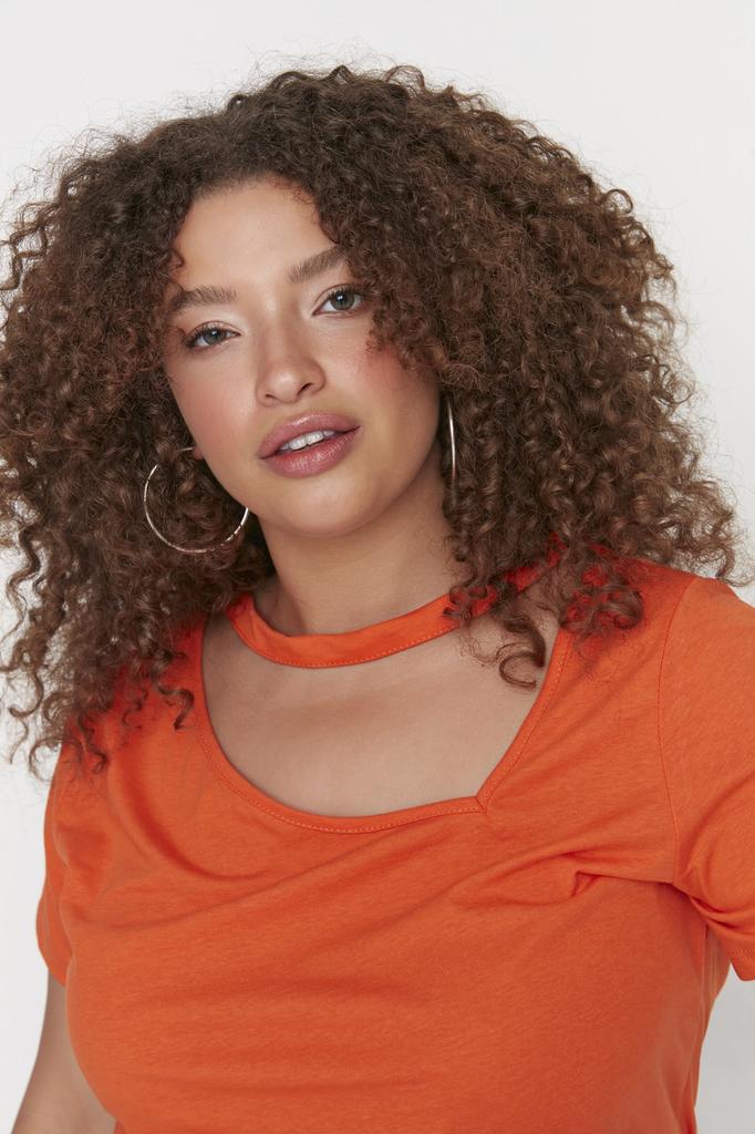 Damen Stil Übergröße Strick-T-Shirt mit orangefarbenem Fenster-Ausschnitt-Detail