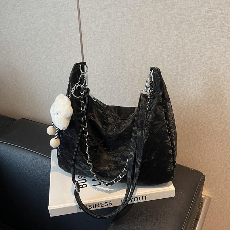 

Large capacity relaxation bag women s new versatile commuter shoulder messenger bag casual dumpling bag чёрный