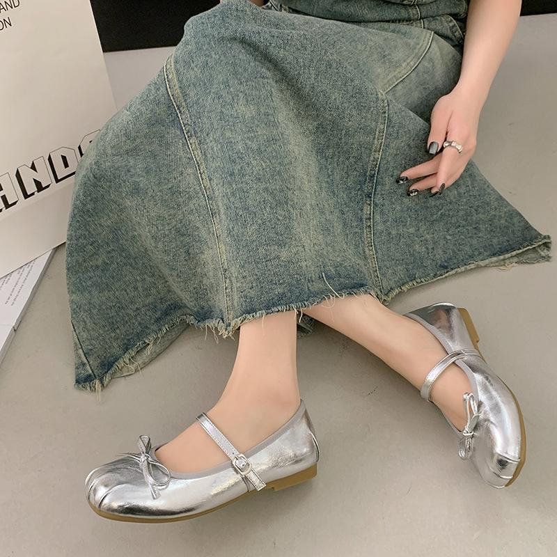 Korean version of flat bottom one-word belt Mary Jane small leather shoes women's 2025 new summer square head pleated bow versatile single shoes