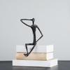 Abstrakte menschliche Figur Metallstatue Sammlerstück Kunstskulptur für Wohnzimmer Heimtischdekoration Geburtstagsgeschenk