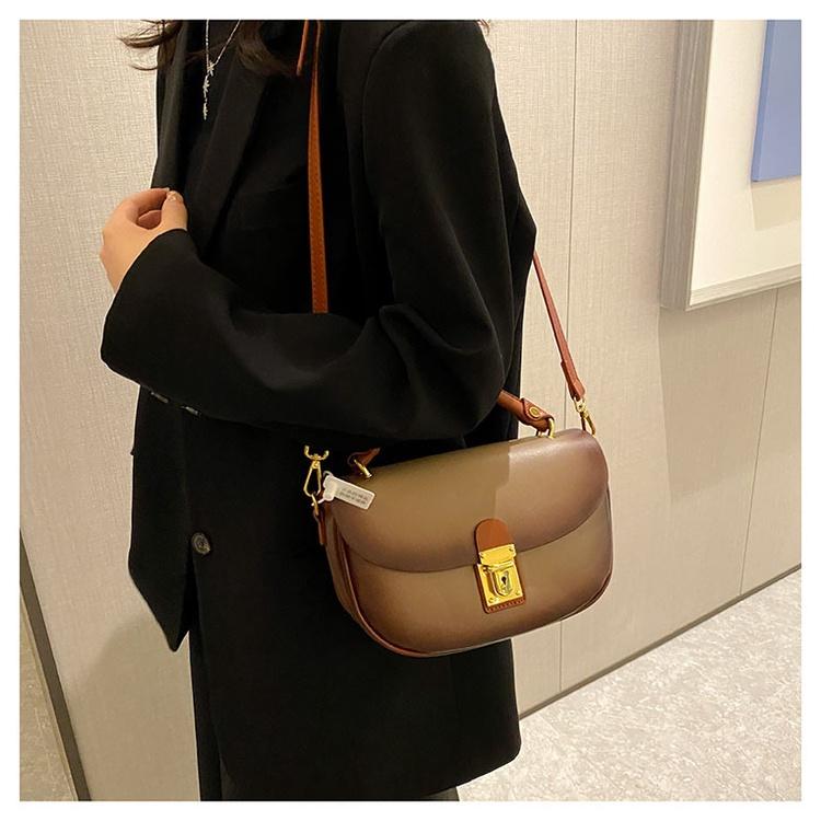 IELGY women's fashion versatile handbag, simple and fashionable shoulder messenger bag