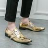 Paar blaue Enchantress Chelsea-Goldstiefel mit spitzen großen Absätzen für Herren aus Leder mit Metallspikes