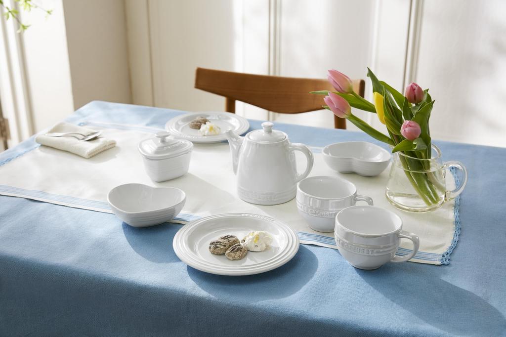 LE CREUSET Teatime 3-Piece Set: Teacups, Teapot. Perfect for Wedding Gifts, Anniversaries, Bridal Presents, and Other Celebrations. Heat and Cold Resi