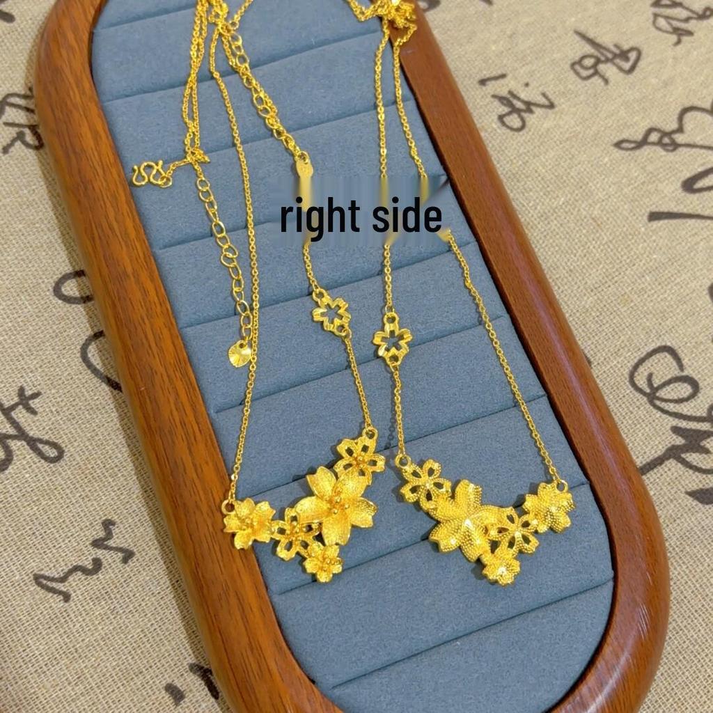 Gold-Plated Three-Flower Necklace - Elegant and Luxurious Clavicle Chain for Women, Perfect Bridal Accessory