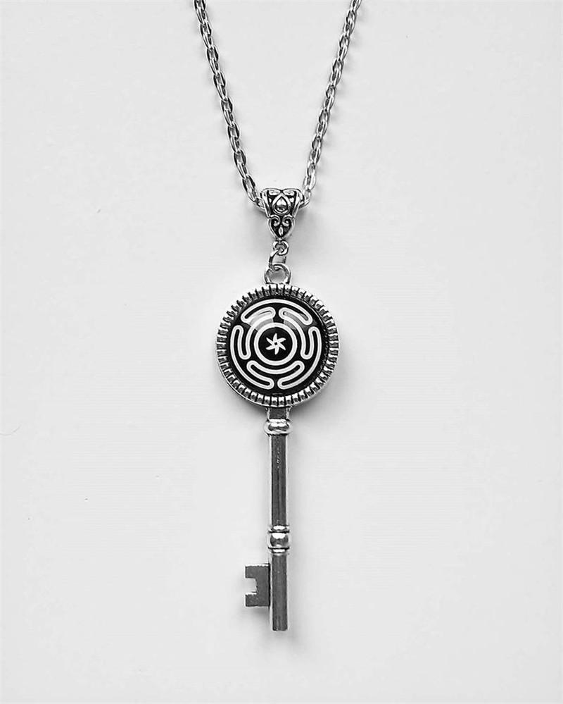 

Retro Classic Black Solomon Magic Array Pattern Key Pendant Necklace for Women Men Halloween Party Jewelry Accessories Gifts