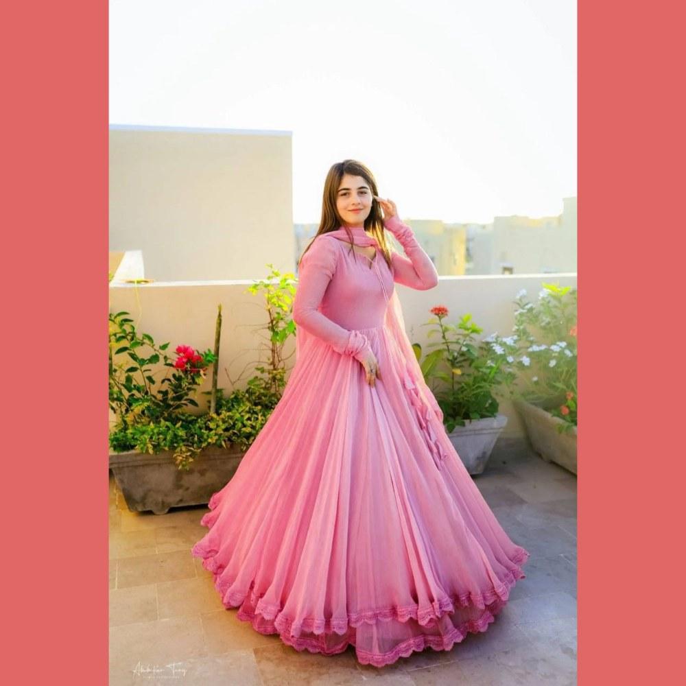 Atemberaubendes Georgette-Kleid mit einem wunderschönen Dupatta