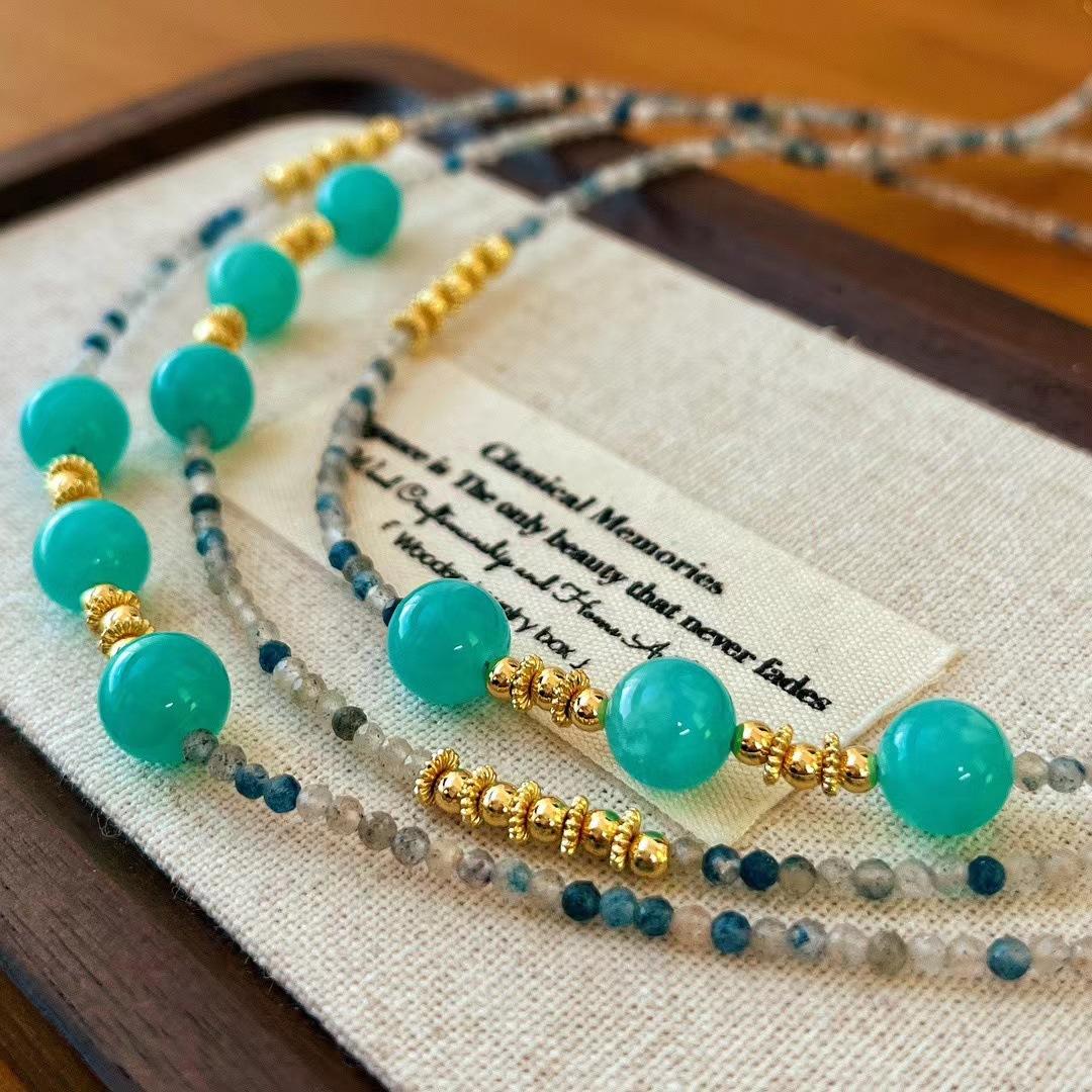 

Retro Natural Blue Strawberry Crystal Contrasting Color Natural Tianhe Stone Design Necklace Collarbone Chain