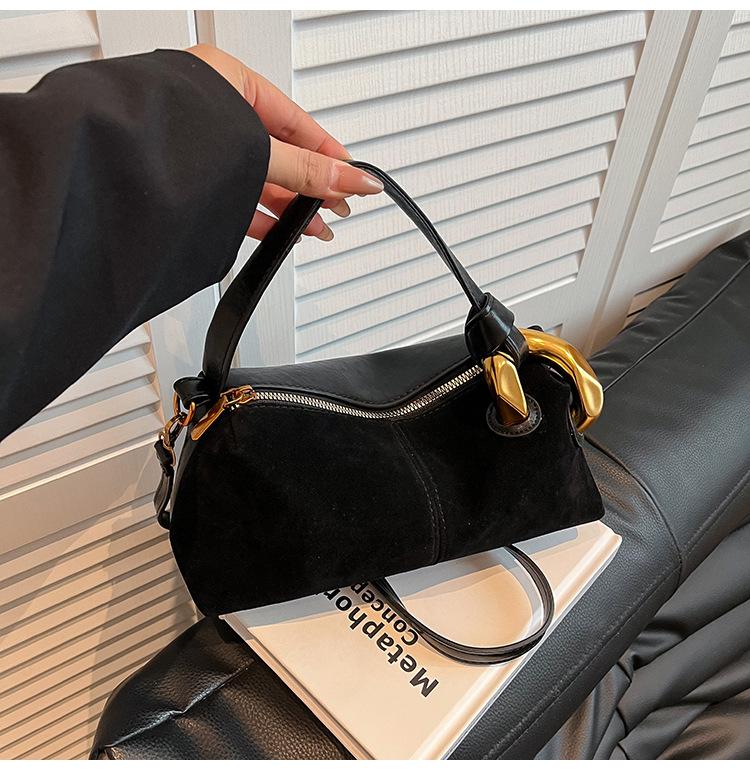 

Autumn Korean version of high-value niche retro bag women s 2025 new shoulder messenger bag casual simple handbag чорний
