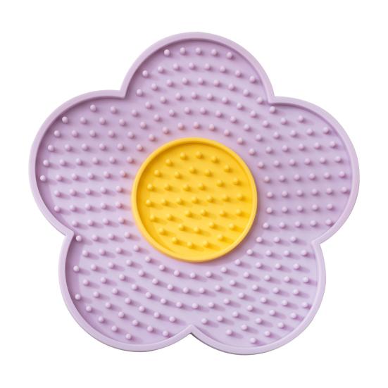 Silicone Pet Licking Mat Slow Feeder Mat with Suction Cups Flower Shape Lick Mat Prevents Overeating for Cats Dogs