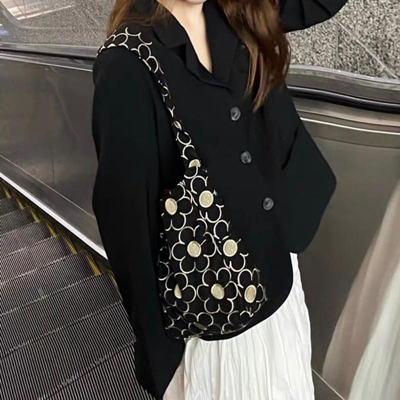 Niche Texture Retro Black Embroidered Flower Shoulder Bag Cute All-matching Square Sole Flannel Underarm Female