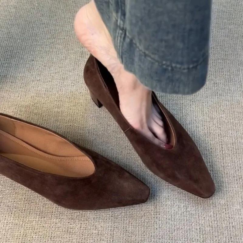 

Модные женские туфли с острым носком 2024 года, стильные и простые женские туфли-лодочки на каждый день и модные женские туфли на квадратном каблуке с неглубоким носком 40 коричневый