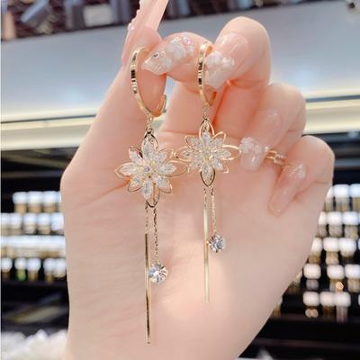 Nouvelles Boucles d'Oreilles à Pampilles Florales Pour Femmes, Associées à des Cadeaux de Bijoux en Zirconia Exquis