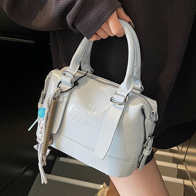 Korean Version of the New High-end College Temperament Portable Pillow Bag Women's Leisure Commuting Versatile Messenger Boston Bag