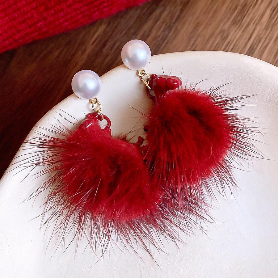 

Red hairball pony pearl earrings stud earrings accessories earrings design sense niche