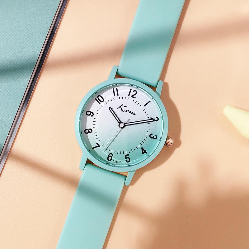 Stille Prüfungs-Quarzuhr: Leuchtend & Wasserdicht für Junior- & Highschool-Schüler, Männer & Frauen, in schlichten, lebendigen Farben.