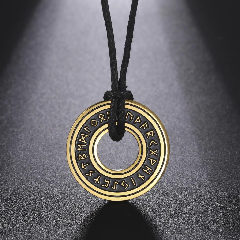 Collier Pendentif Rune Cercle Creux Découpé en Acier Titane Vintage avec Cordon en Cuir