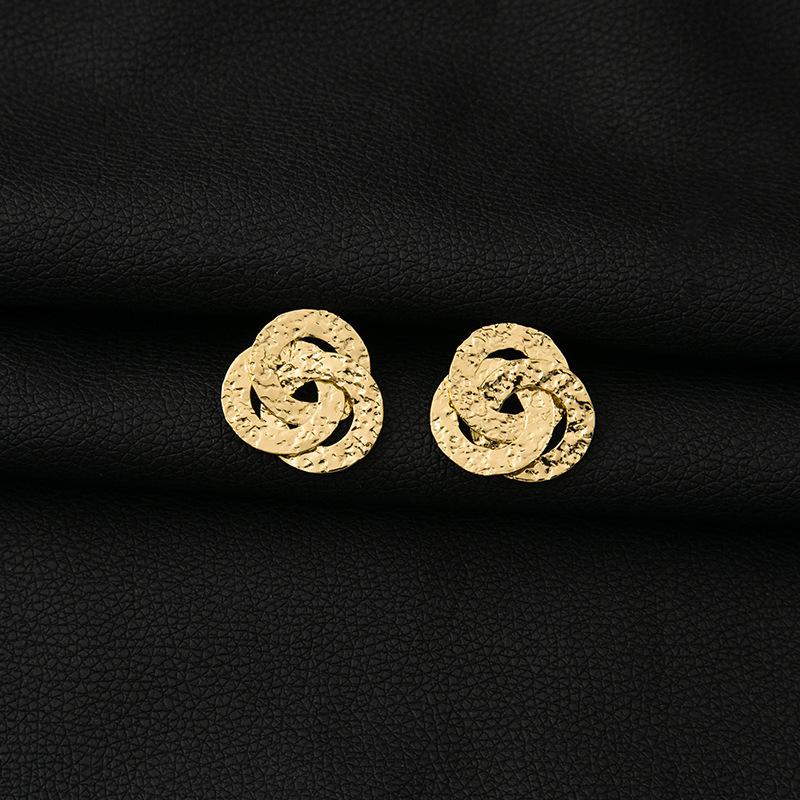 Exaggerated Irregular Atmosphere High-End Jewelry Metal Pleats Round Buttons Women'S Stud Earrings