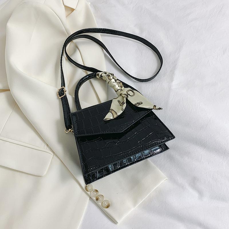 

2024 летняя новая тенденция мода повседневная сумка через плечо простая мода маленькая квадратная сумка повседневная популярная маленькая сумка женская чёрный