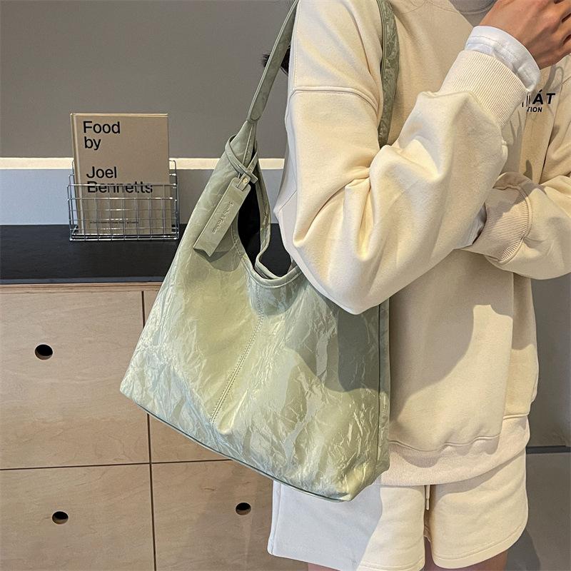 Korean version of the new tote bag large-capacity women's bag fashionable commuter shoulder underarm bag daily texture soft leather bag