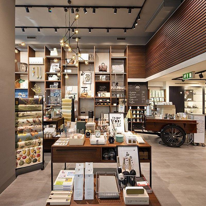 Ultra-Bright COB LED Track Spotlight for Clothing Stores - Surface-Mounted, Energy-Saving, Ideal for Commercial Background Walls