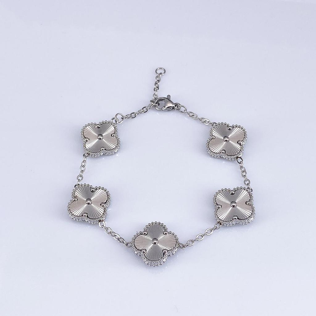 Bracciale 15mm Cinque Fiori Finitura Laser Placcatura Spessa Sottovuoto 18K Bracciale Acciaio Titanio Quadrifoglio Bracciale da Donna