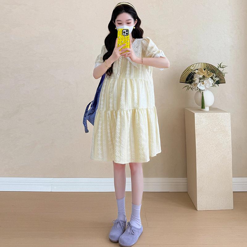 Trendy Maternity Summer Dress: Sweet Lace Collared Short Sleeve Skirt for Fashionable Moms
