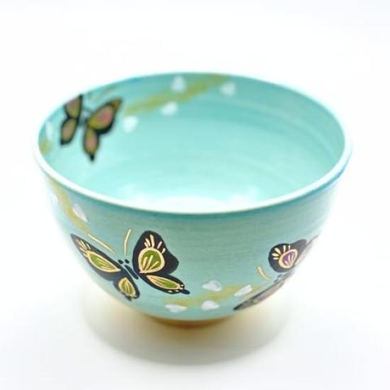 

Matcha tea bowl, tea ceremony utensils, tea bowl, colored painting, Kyoto ware, made in Japan, black butterfly, by Higashiyama Miyama