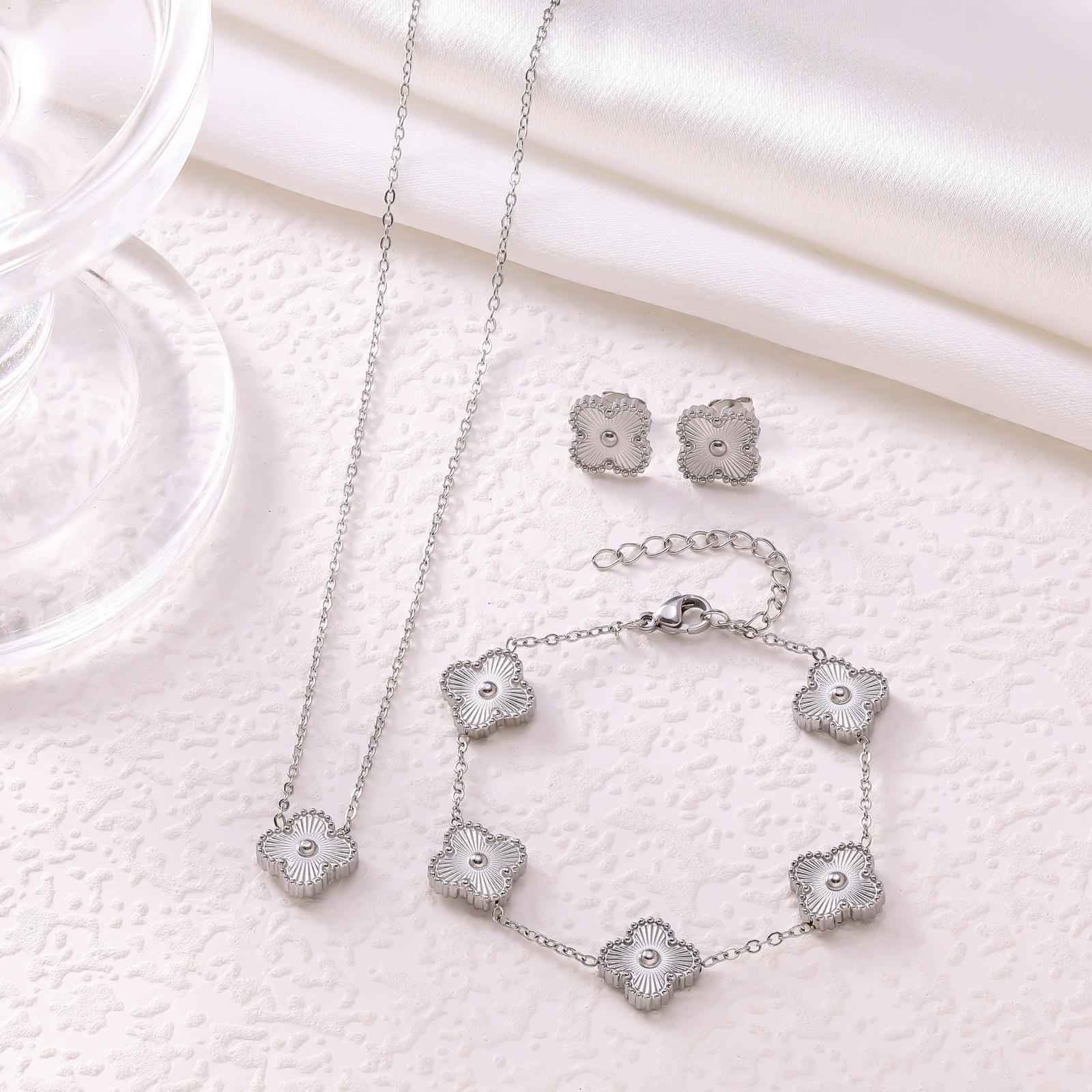 

Elegant Four-Leaf Clover Jewelry Set: Titanium Steel Necklace, Earrings, and Bracelet - Light Luxury Design