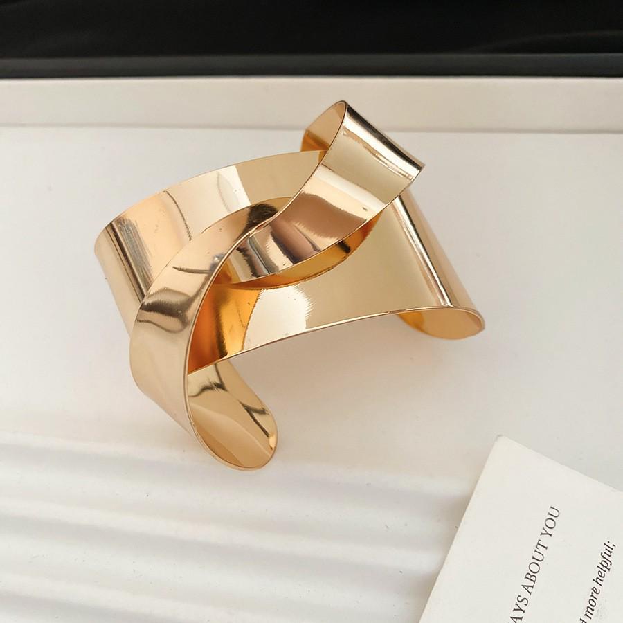 European-American Geometric Metallic Open Bangle: Simple, Versatile, Niche Design Bracelet
