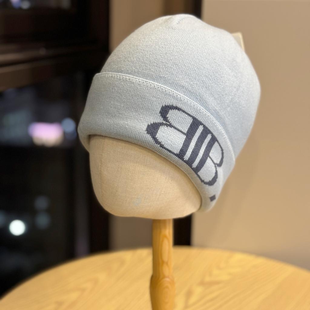 New Japanese Style Ins Letter Knitted Woolen Hat for Women in Autumn and Winter Versatile Cycling Warm and Cold Proof Pullover Cap