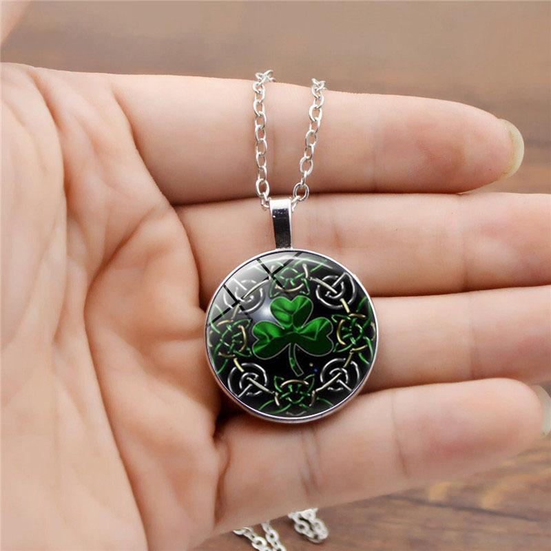 Green Clover Time Women's Versatile Fashion Retro Pendant Necklace
