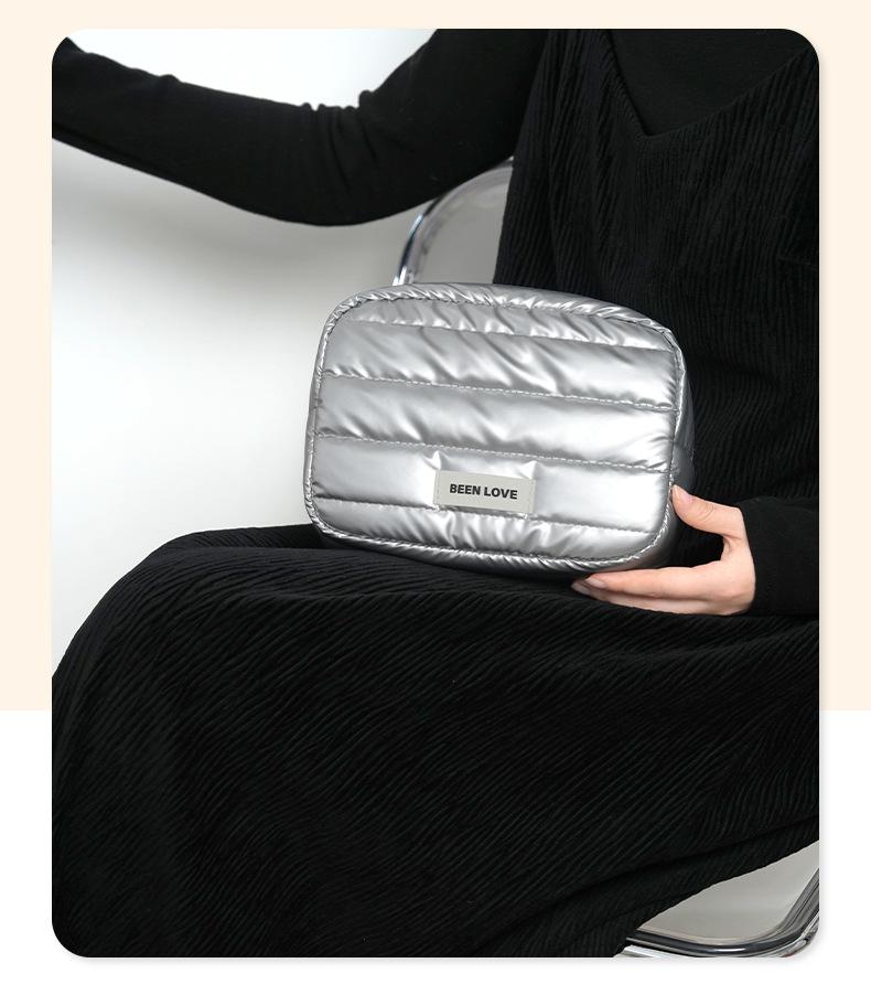 Bei Lian High-End Large Capacity Makeup & Travel Toiletry Bag