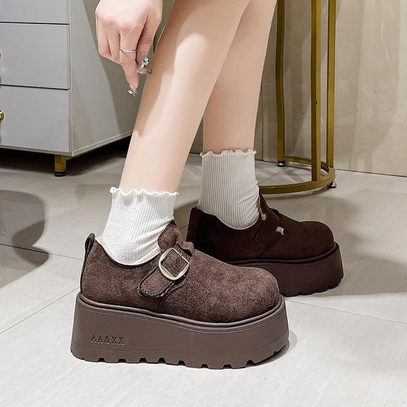 

Anti-velvet leather and velvet warm women s winter new thick bottom heightening small muffin 40 темно-коричневого кольору