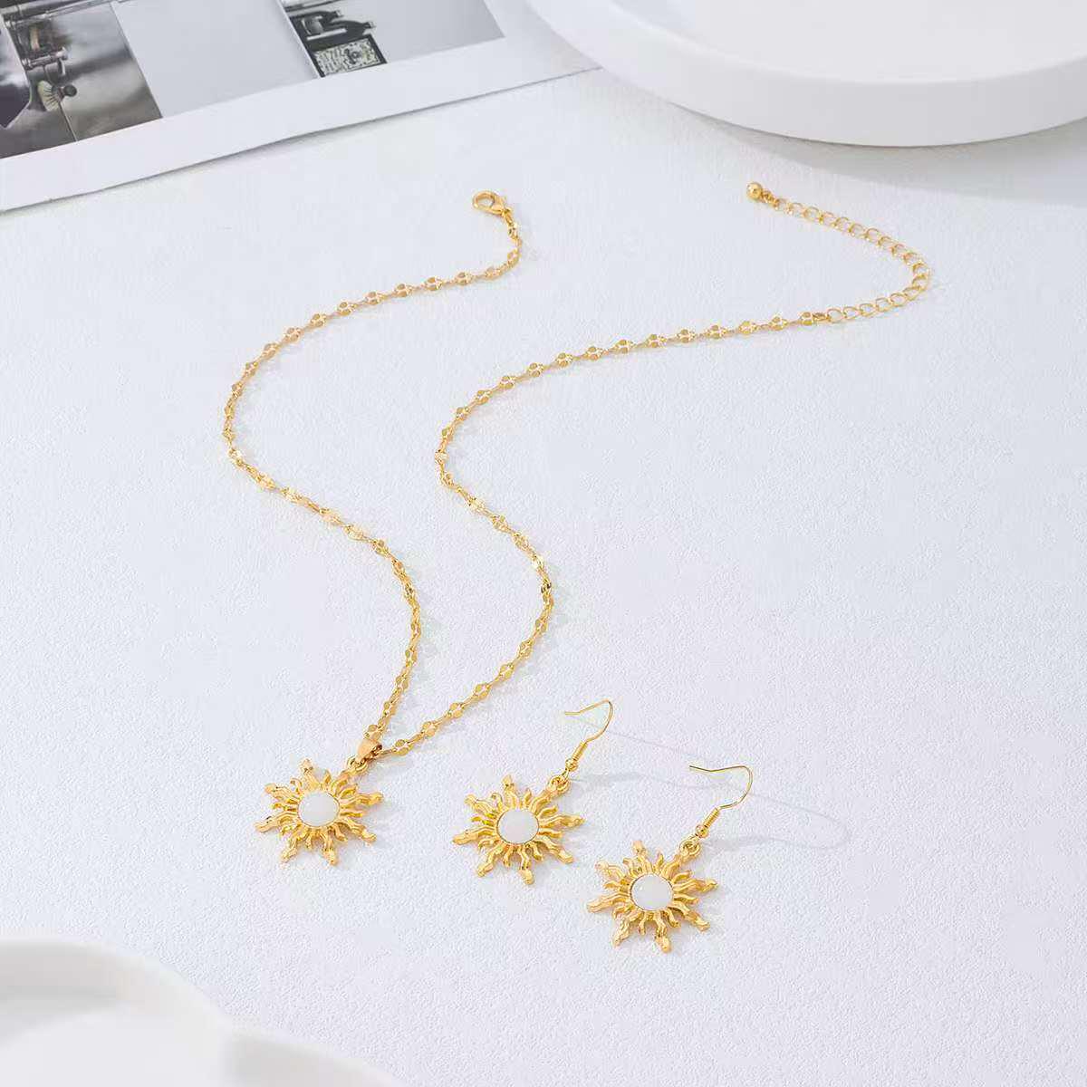 

Ретро-комплект из 3 предметов: ожерелье и серьги с подсолнухами - Элегантный сплав для женщин