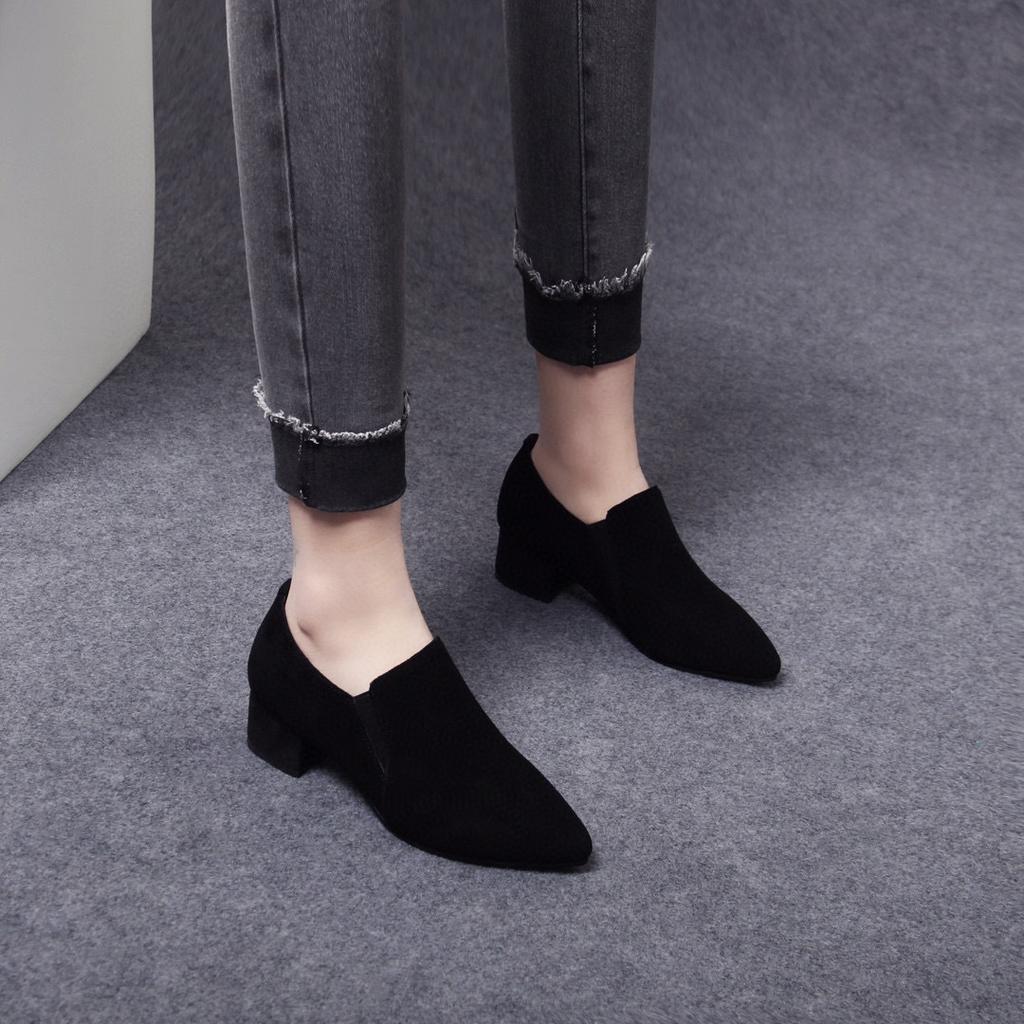 Black single shoes women's spring new first layer sheepskin low top pointed head square heel middle heel work shoes professional women's shoes