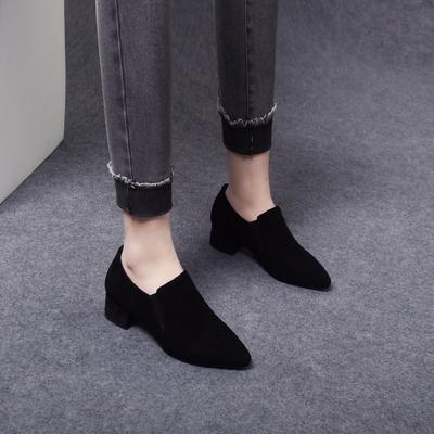 Schwarze Einzel-Schuhe Damen Frühling neu erste Schicht Schafleder Low Top spitze Kappe Blockabsatz mittlerer Absatz Arbeitsschuhe professionelle Damenschuhe