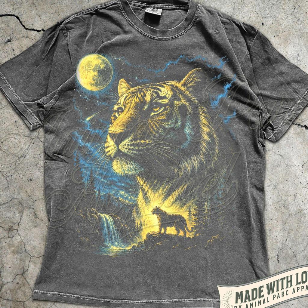 Tiger Full Moon T-Shirt, Vintage Tiger Graphic Tee, 90 Retro Tiger Howling Moon Animals, Gift Tiger Lover, Wild Cat Shirt, Go Tigers Shirt
