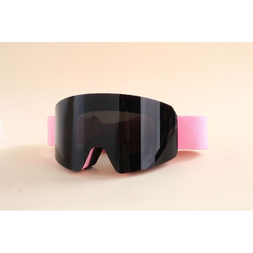Double-layer anti-fog ski goggles, essential for skiing, offering wind and sand protection, UV protection, and snow blindness prevention, suitable