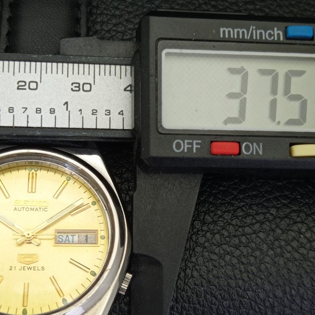 AUTOMATIC VINTAGE SEIKO 5 JAPAN MENS GOLDEN COLOR DIAL WATCH A702636-1 R209-a702636