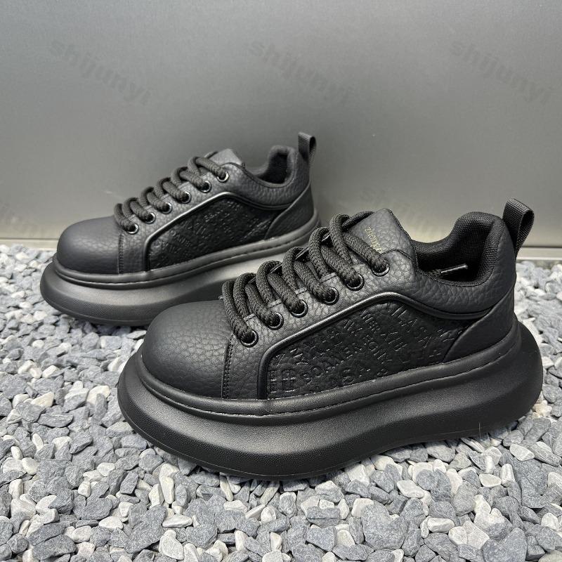 Scarpe Casual da Uomo 2026 Primavera Autunno Basse Retro Classiche Studente alla Moda Scarpa in Pelle Outdoor Moda Antiscivolo Scarpe da Ginnastica da Corsa
