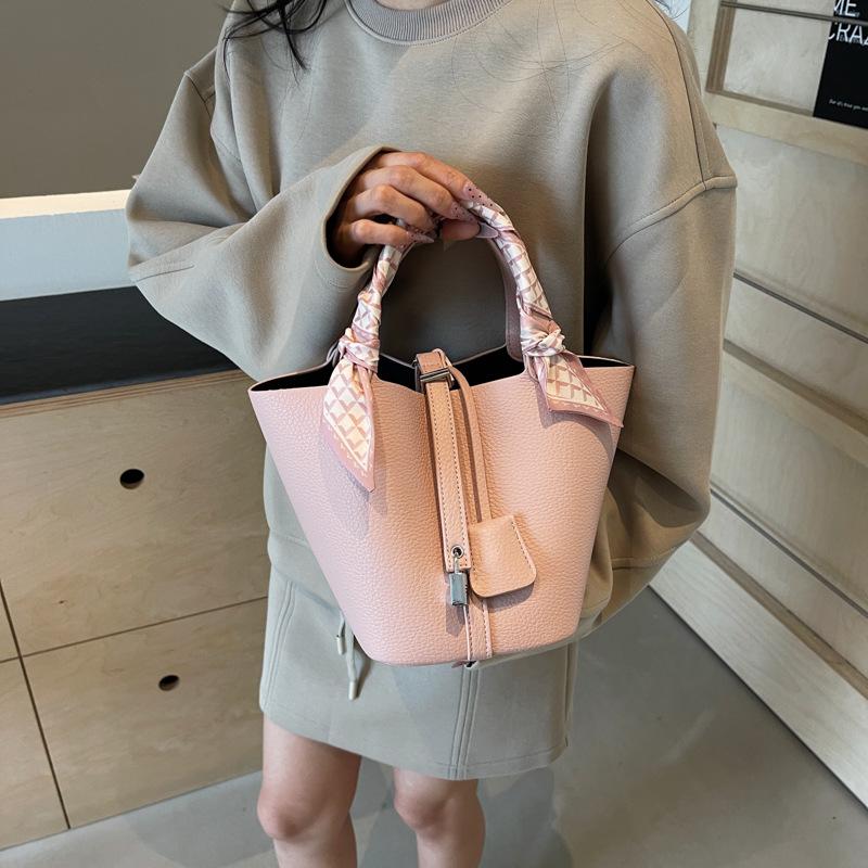 Ms. Bao's New Handbag Large-capacity Versatile Commuter Bag