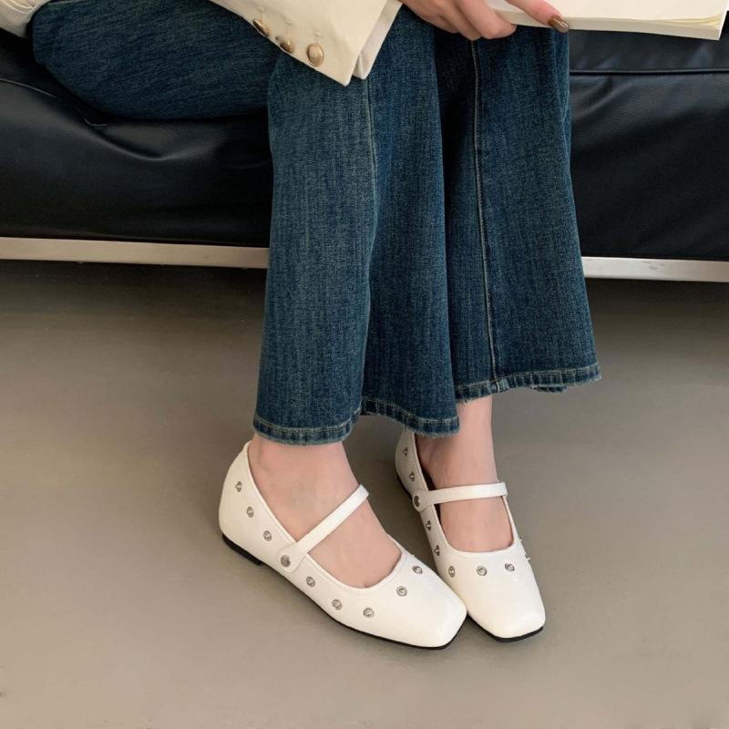 2025 early autumn new fashion rivet one-word with square head soft sole inner height increase single shoe